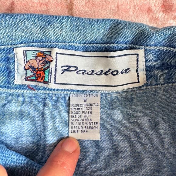 Women's Denim Embroidered Jacket - Picture 5 of 8